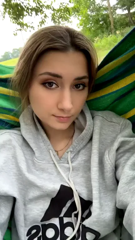 (F21) A quick flash on the hammock, would u swing with me;)?