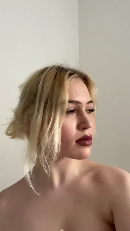 Who's Down to Fuck This Blonde Slut? 😈💦