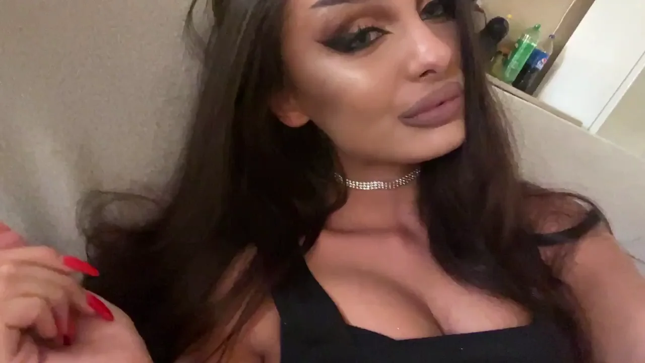Do you want a maid with big boobs