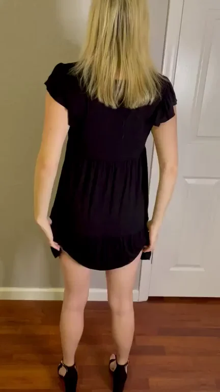 It's sundress season, so that means no panties (37f)