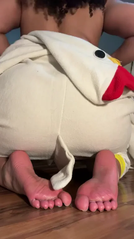 Guess What Chicken Butt? 🍑🐔 Latina Ass Tease!