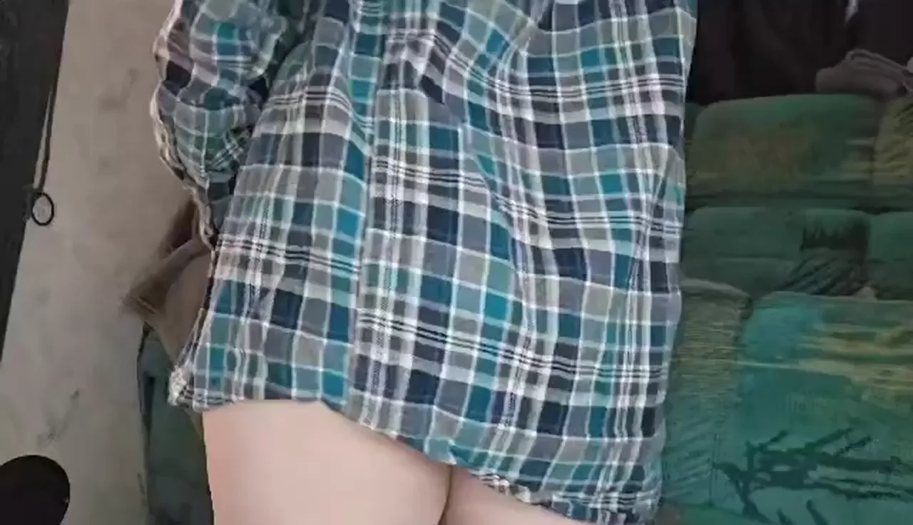 Lost Buttplug Blues: Curvy Babe's Juicy Ass Begs for a Thick Stretch