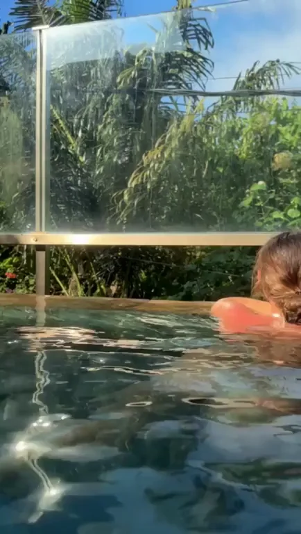 Party under the water
