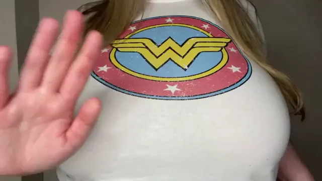 WonderWoman never had huge tits like this lol