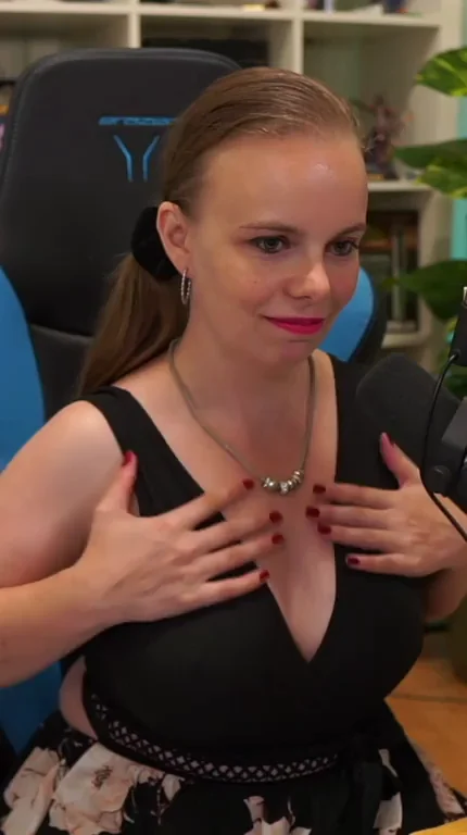 Older MILF Gets Naughtier: Epic Titty Drop 😈🍈🍈