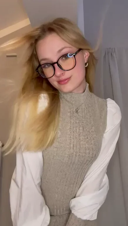 I think I'll be your sexy and naughty secretary for the day and I'll ride your dick like a boss.