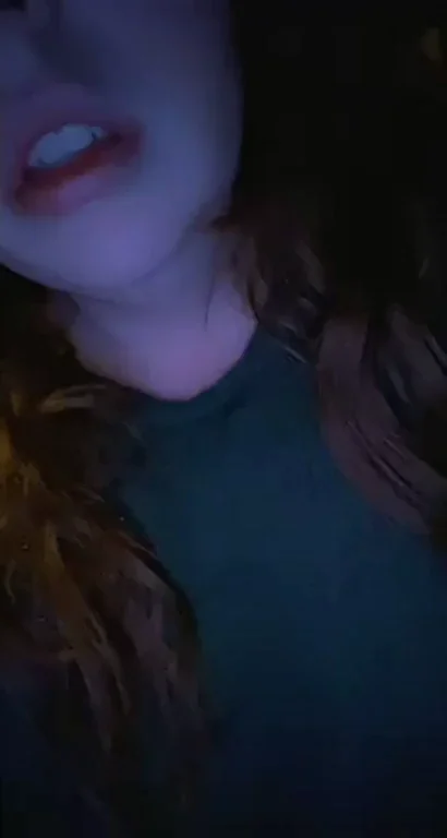 Chilly Redhead [F] Wants You Sitting on Her Juicy Ass 🍑❄️