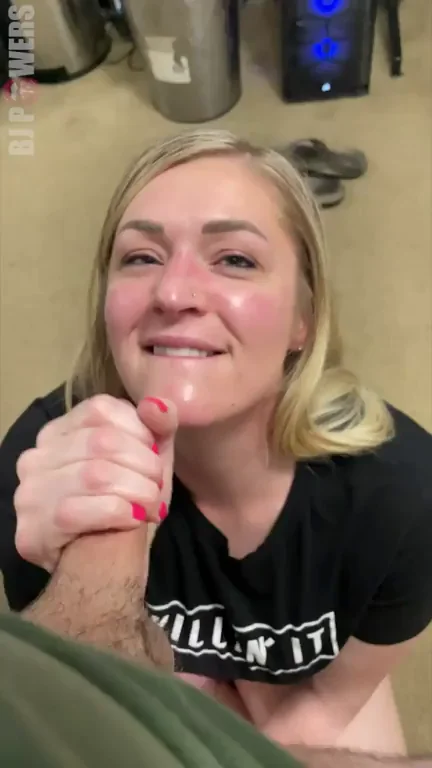 Giving myself a facial gets my pussy wet