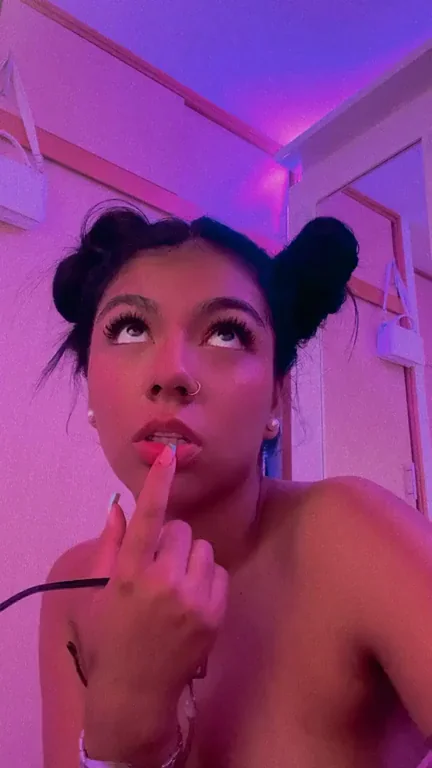 Latina Slut Teases: Wanna Fuck This Juicy Pussy?
