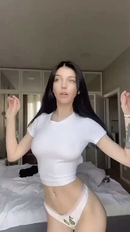 Young Slut Begs: Fuck a Tight Teen Like Me? 😈🍑
