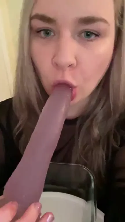 Houdini Deepthroats Massive Dildo 🪄🍆💦