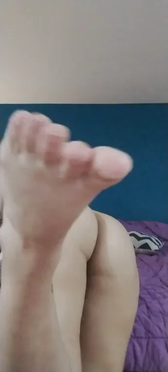 Wow my ass is huge can you imagine everything that goes in there😈🍑