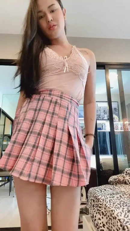 Cute Asian Skirt Slut Says Hi & Teases Her Juicy Ass 🍑😘