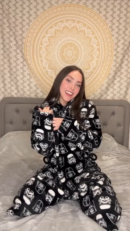 Drop a heart for a cum vid