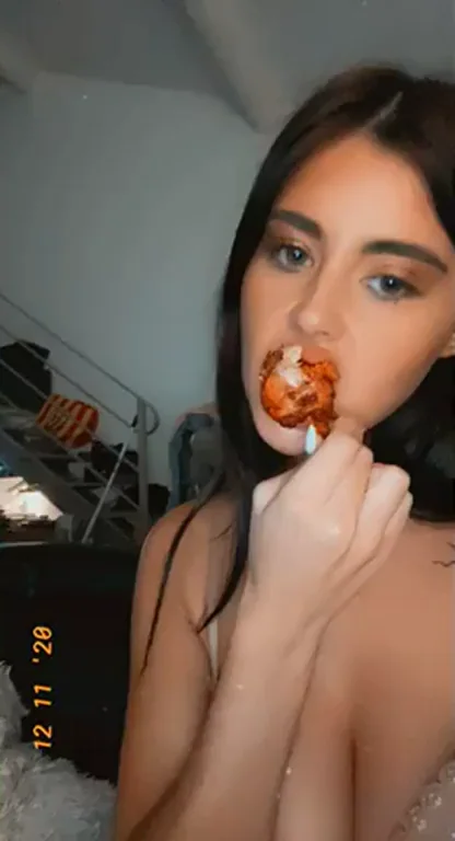 Sexy Babe Licks Fried Chicken Like a Juicy Cock 🍗💦