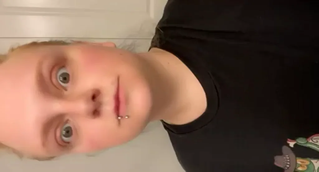 Bored at Work, Bug Eyes Then Massive Tits Reveal 😍🍈🍈