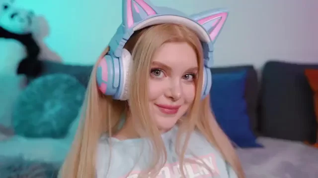Wanna play with gamer girl? ðŸŽ®