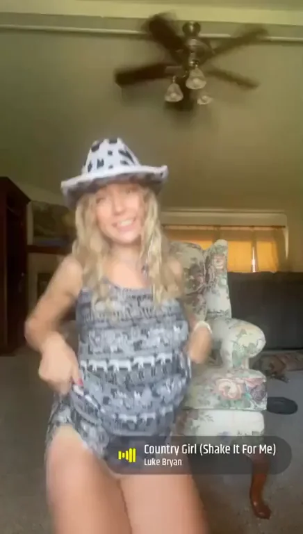 Country girls know how to shake it 😁‰ðŸ’‹âœ¨
