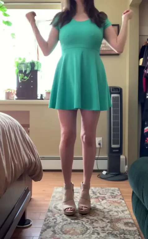 Summer dress seasons is in full swing 👆—☺️🍑 (36F)