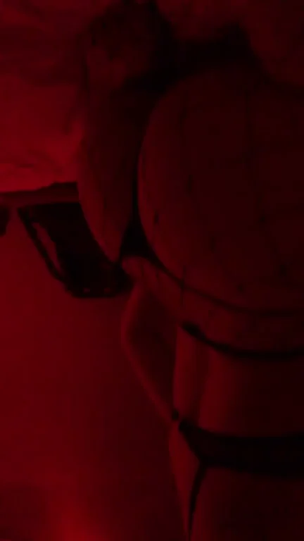 Puffy Booty Tease 🍑🔥