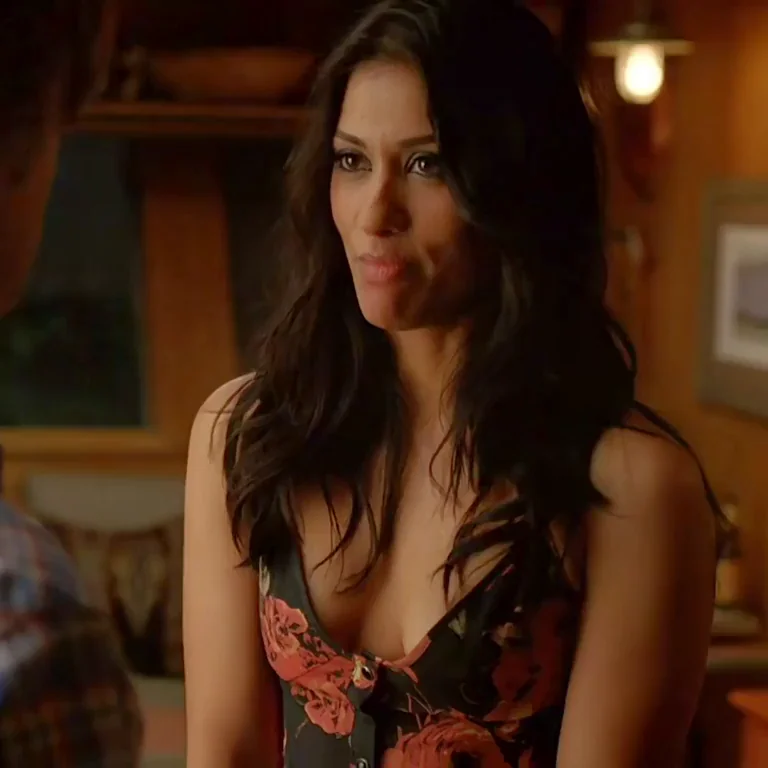 Janina Gavankar's Juicy Cleavage Tease in True Blood S04E06 🔥🍑