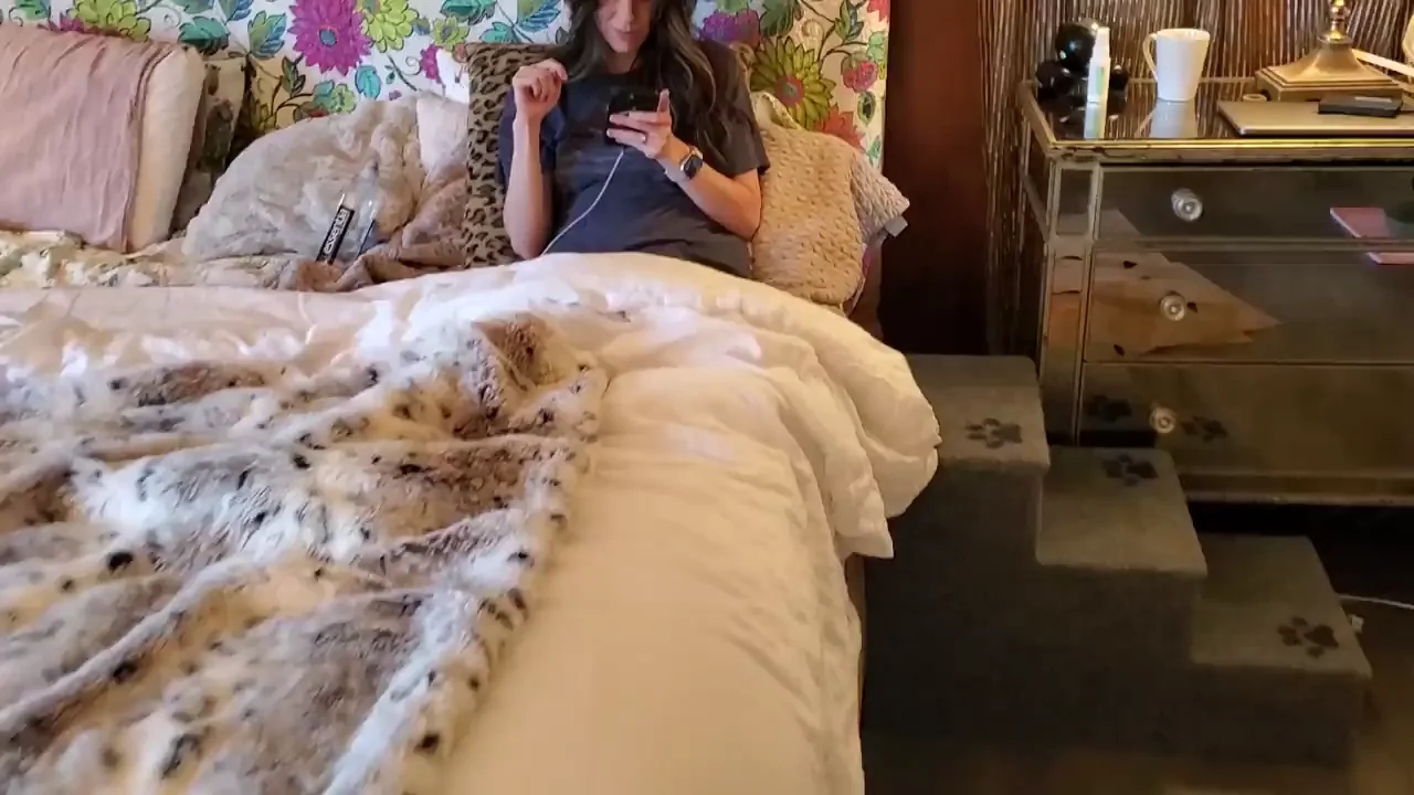 Hubby Dumps Thick Load on My Face While I Crush Candy Nonstop!
