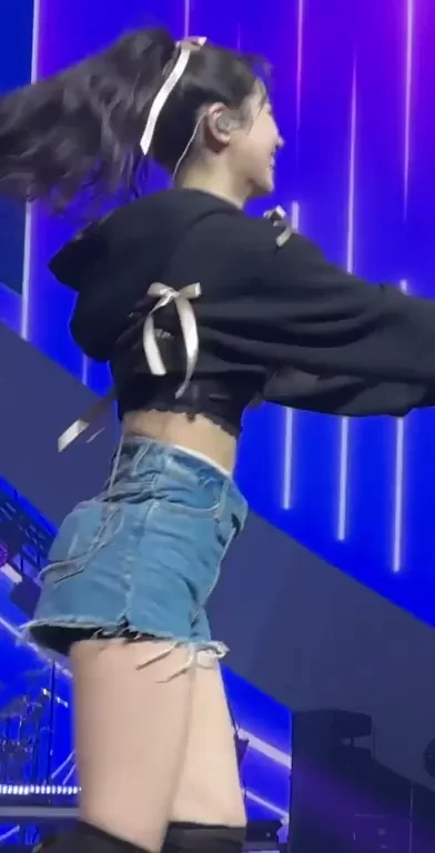 Dahyun's Tight Denim Ass Tease on Stage 🔥🍑