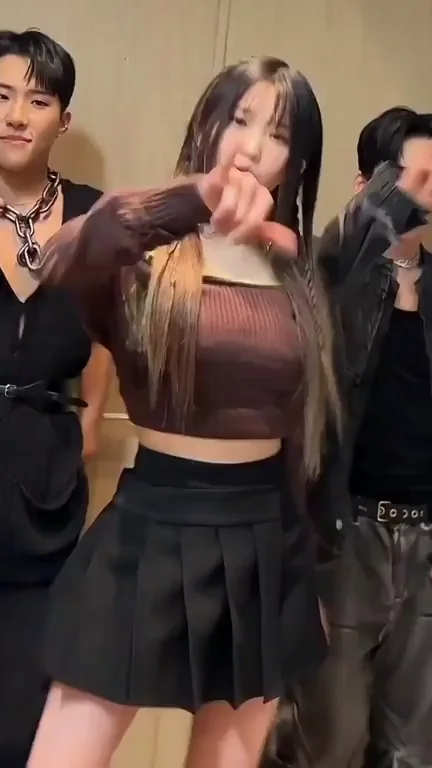 🔥 Song Hayoung from fromis_9 Teasing in Tiny Skirt Dance 💋