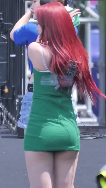 🔥 STAYC Isa's Tight Green Mini Dress Ass Tease 💚🍑