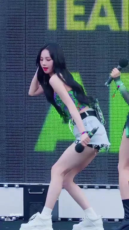 Karina's Kpop Ass Shake & Thicc Thighs 🔥🍑