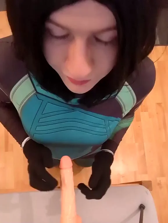 Viper Cosplay Slut Strokes Fat Cock Like a Pro 😈🍆💦