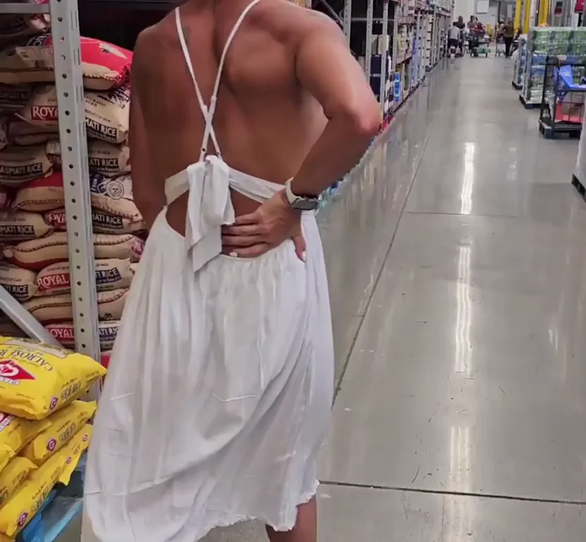 Grocery Store Tease: Flashing My Juicy Ass 😈🛒