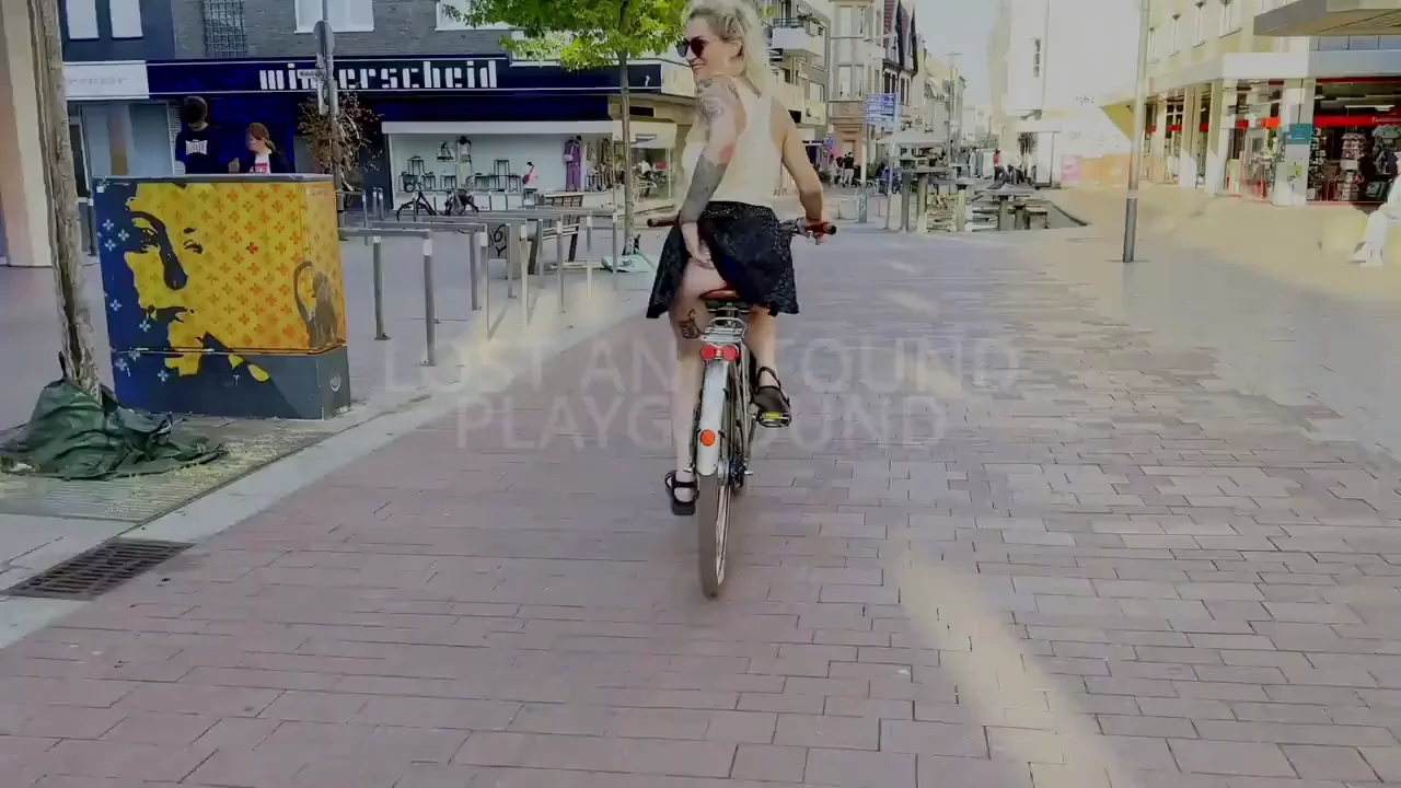 riding my bike like this through the city makes me wanna ride cock so bad