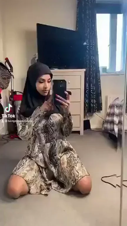 Hijab Hottie's Naughty TikTok Tease & Tit Reveal
