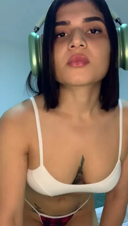 Proud Slut's Thick Ass Twerk Tease 🔥🍑