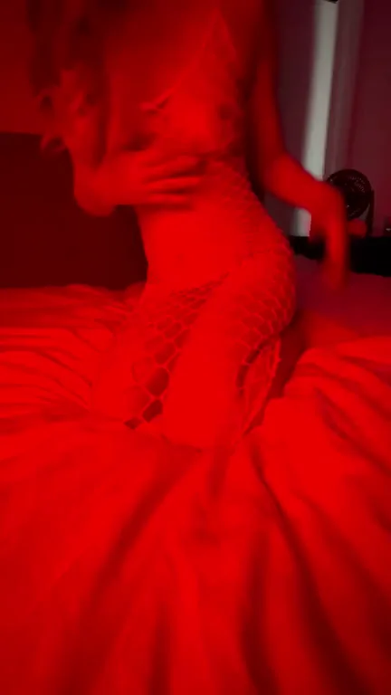 Put on the red light! 🥵 ❤ [F]