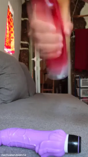 Grip That Dildo Tight No Matter How Soaked My Pussy Gets 💦🍆😈