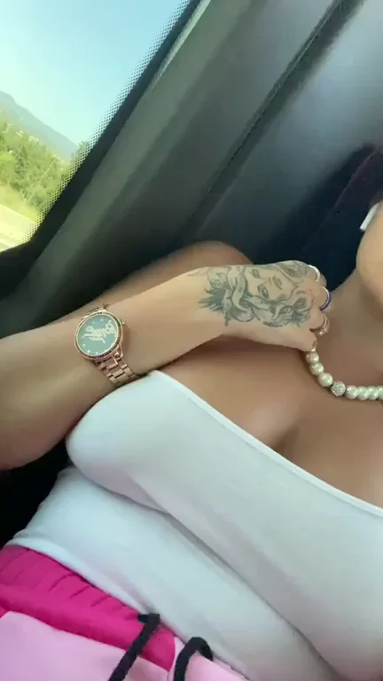 Them are saggy but natural, maybe I need to enchant them ? [gif]