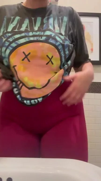 what i do in the gym bathroom after my workout :)