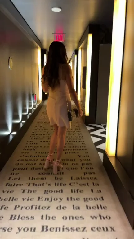 Would you fuck me if I showed you I had no panties on our first date? 🤤”