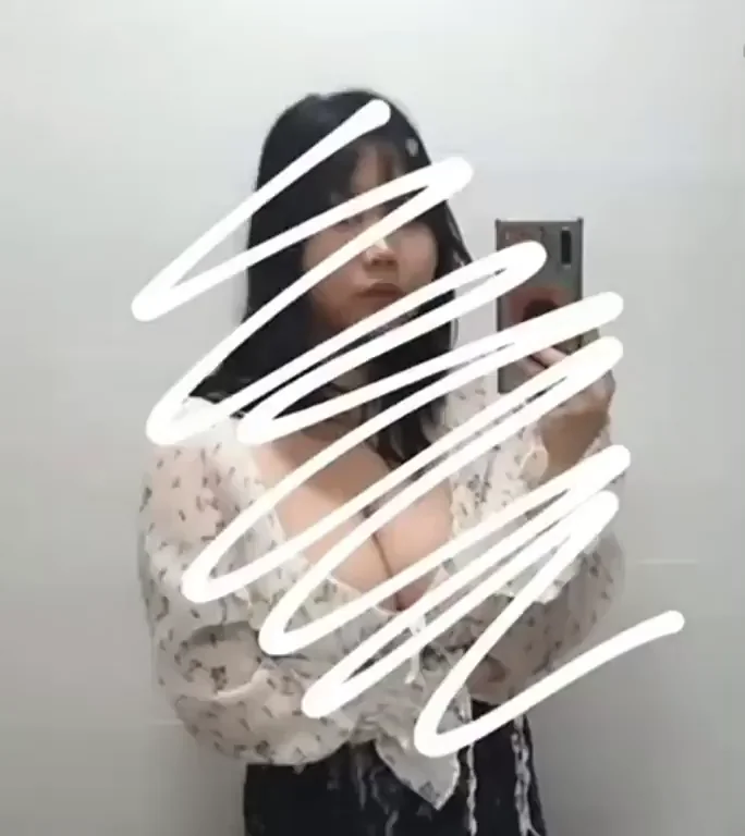 DL81: Teasing Asian Babe's Lace Tease Mirror Selfie