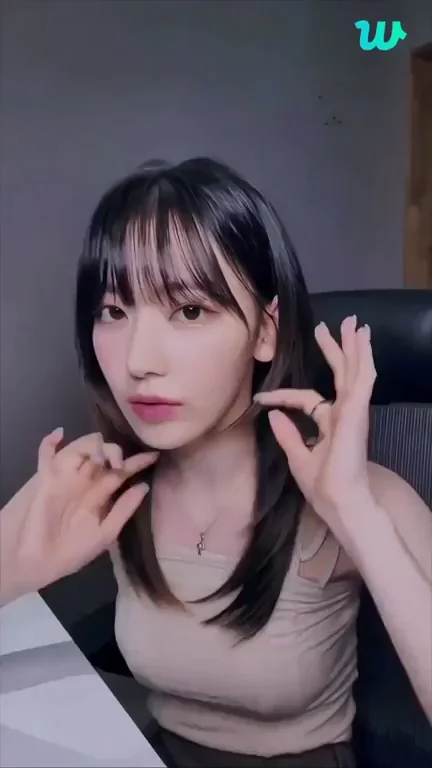 🔥 LE SSERAFIM Sakura Teasing Titties in Tight Tank 💦