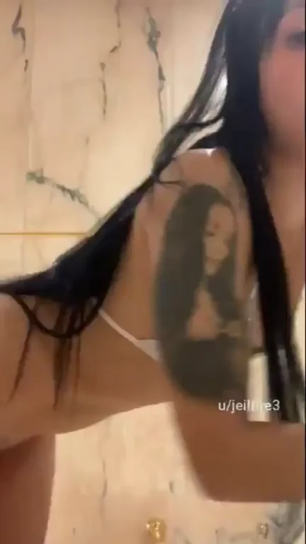 Latina Hottie Invites You for a Steamy Bath 🛁💦🍑