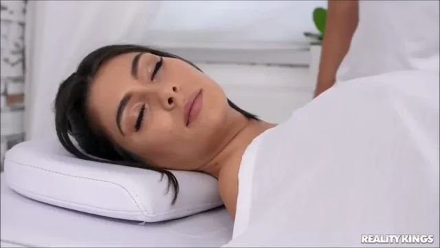Tru Kait's Steamy King's Spa Fuck 😈💦
