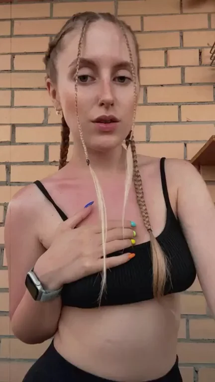 Love taking my sports bra off [tittydrop]