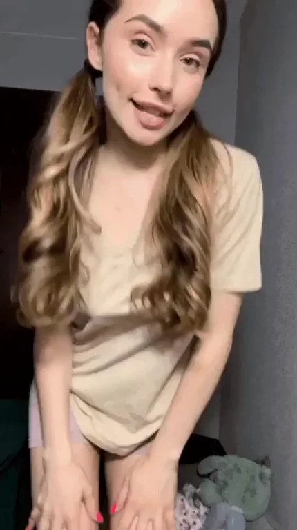 Curvy Cutie Teases in Tiny Shorts: Netflix or Fuck?