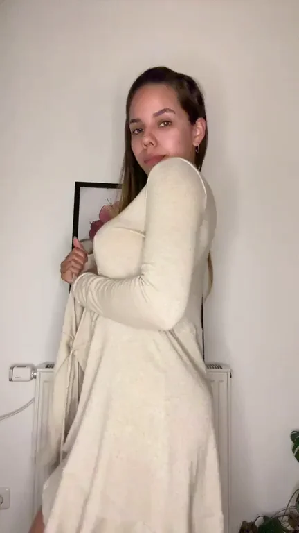 A thick 19yo latina girl with two holes ready to take raw material inside