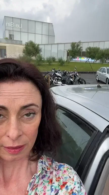 All-Natural MILF Teases Her Big Tits in Public Car Selfie 😈🍈🍈