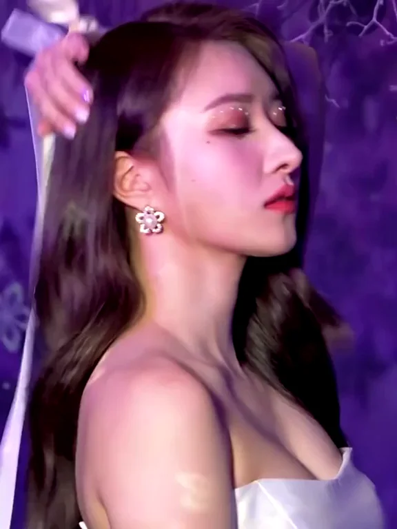 Dreamcatcher Sua, Gahyeon & Jiu Tease in Sexy Outfits