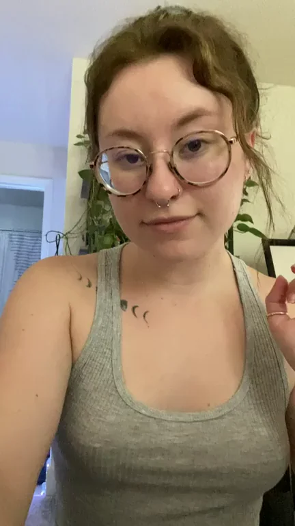 happy monday, enjoy this titty drop <3